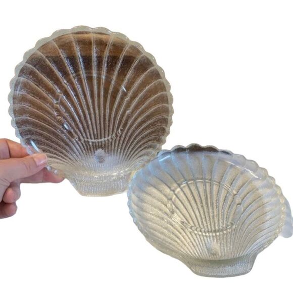 Vintage Small 7.5" Clear Glass Shell Plates Set 2 Boho Nautical Coastal - Picture 2 of 5